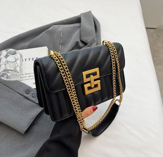 Evara - B Quilted Flap Chain